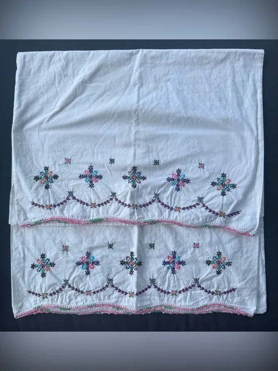 Hand-Embroidered VTG Pillowcase Set