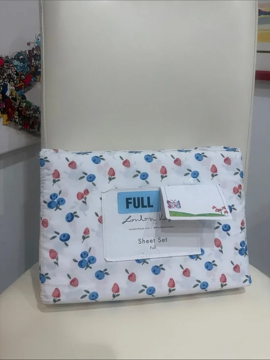 London Key Full Sheet Set in White with Blue & Pink 