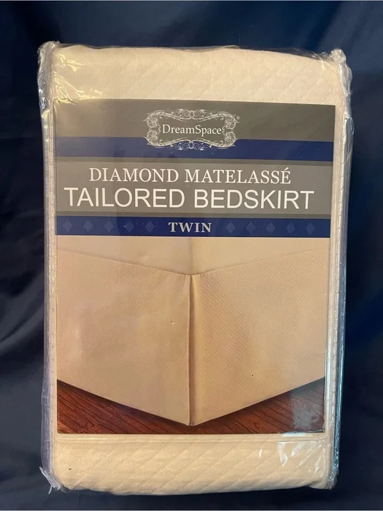 Diamond Matelassé Tailored Bedskirt - Twin - Ivory