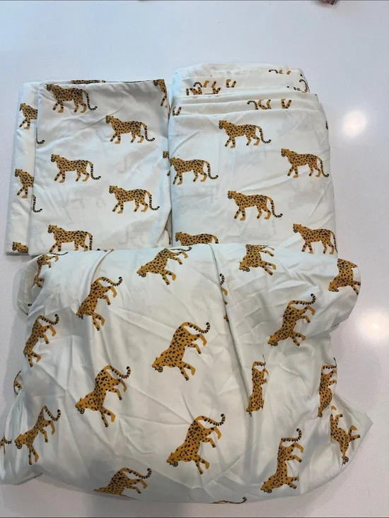 Pillowfort Cheetah Print White Cotton Bedding Set - Queen size