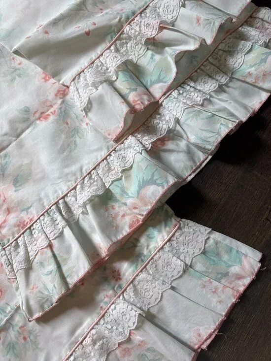 Set of 4 Vintage Standard Pillowcases JP Stevens & Co Lace Trim