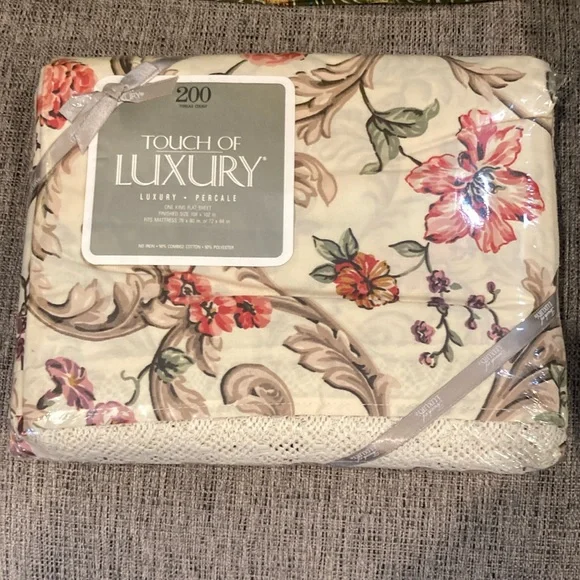 Vintage 90’s king flat  sheet floral. New unopened. Touch of‎ Luxury 350