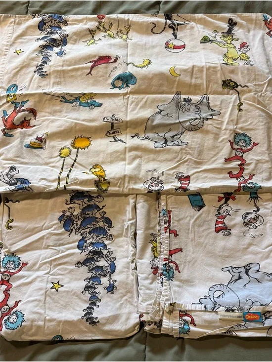 Pottery Barn Dr. Seuss Illustrated White Cotton sheet Set - Kids Twin Bedding