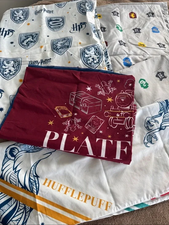 2 Harry Potter twin flat sheets and 3 pillowcases