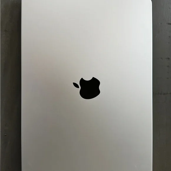 Apple Laptop - Silver