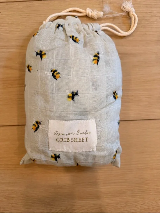 Milkbarn Bamboo Crib Sheet Bee