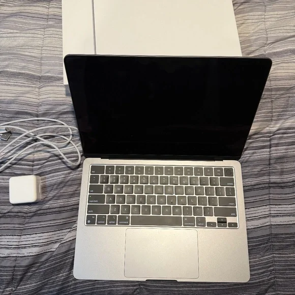 MacBook Air M3(2024)