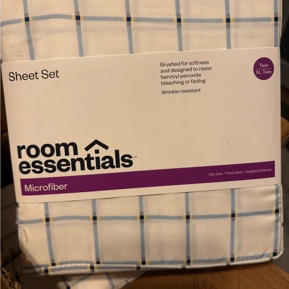 Room Essentials Twin XL White and Blue Plaid Sheet Set