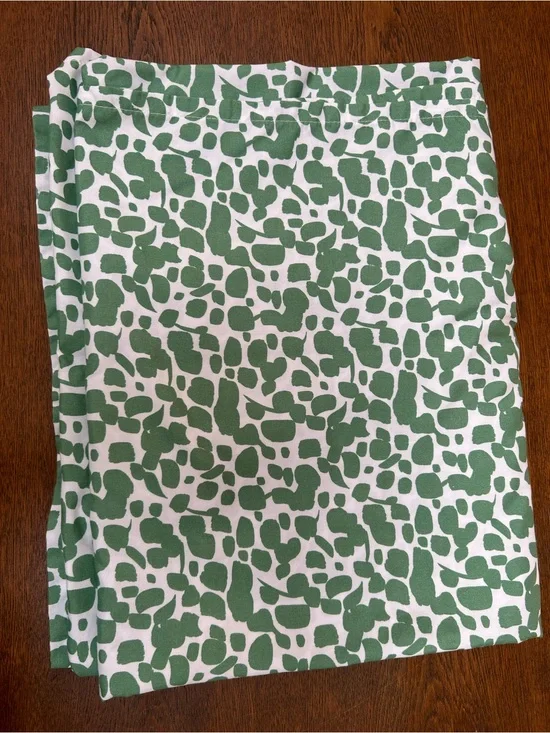 XL Twin Green/White Print. Extra soft. cool feel. Great condition for that dorm.