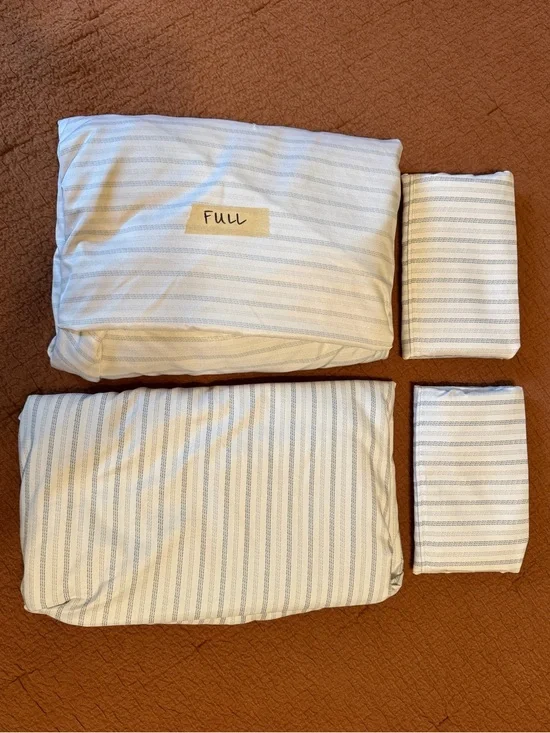 Full Striped Bedding Sheet Set in White with Blue Stripes