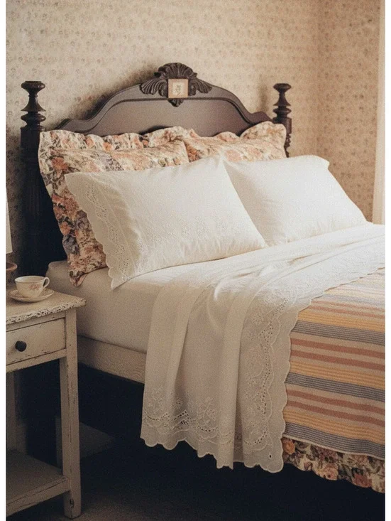 Ralph Lauren Queen Flat Sheet with Embroidered Lace Trim, 200 Thread Count, No-I
