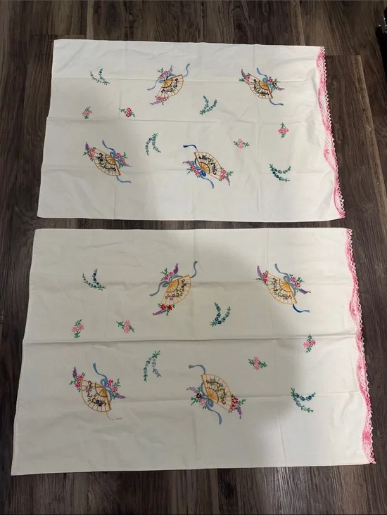 🌸 Vintage Hand Embroidered Pillowcases Pair Pink Crochet Trim Floral Fan