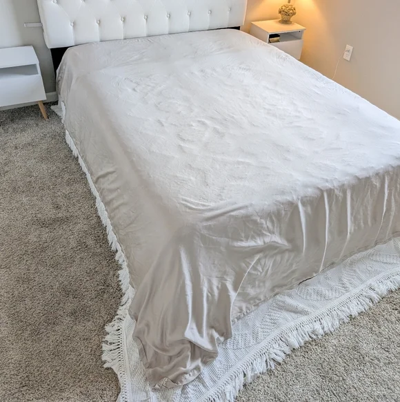 Cariloha Tan Silky Satin Queen Flat Sheet 100% Viscose From Bamboo Sateen Flowy