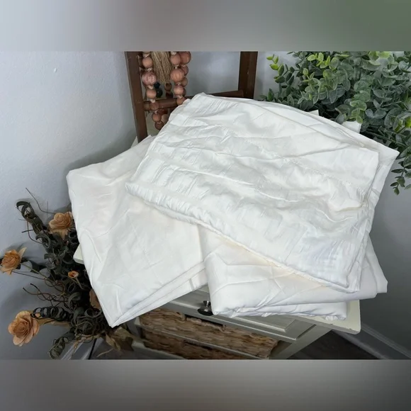 Brand New- Queen Size Sheet Set with Shams