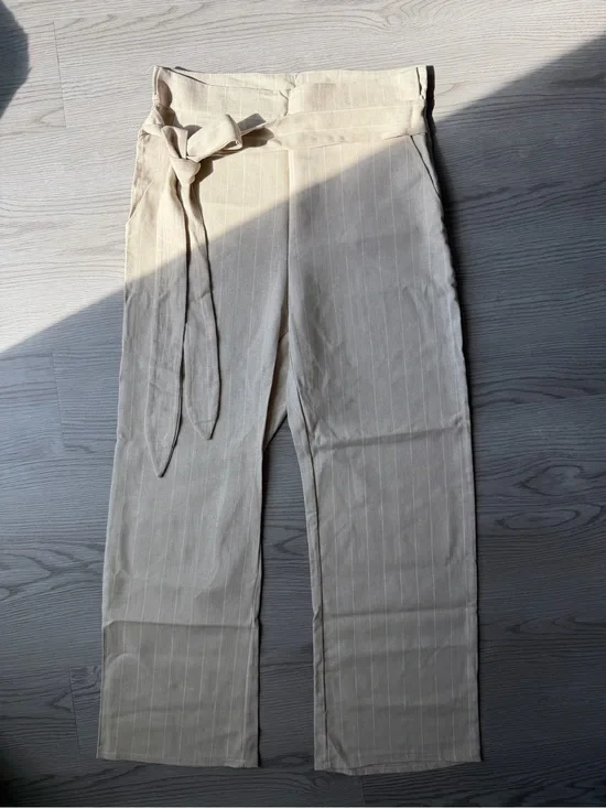 NWOT DONNI Women's Linen Cotton Blend Tan Pinstripe Waist Tie Crop Pants Sz S