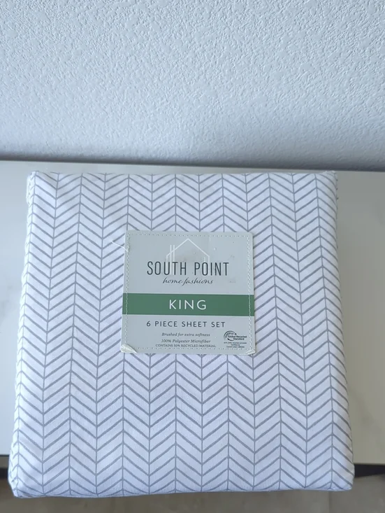 King Sheet Set – White with Gray Chevron