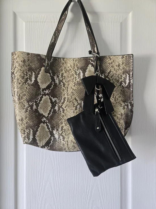 Snake-Print Tote Bag with Black Pouch - Stylish Women’s Shoulder Bag