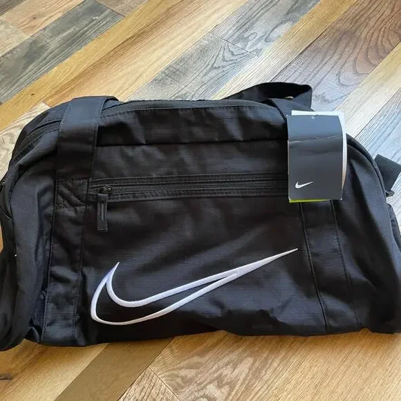 Nike Black Medium Training Duffel Gym Bag NWT Move To Zero Shoulder Strap