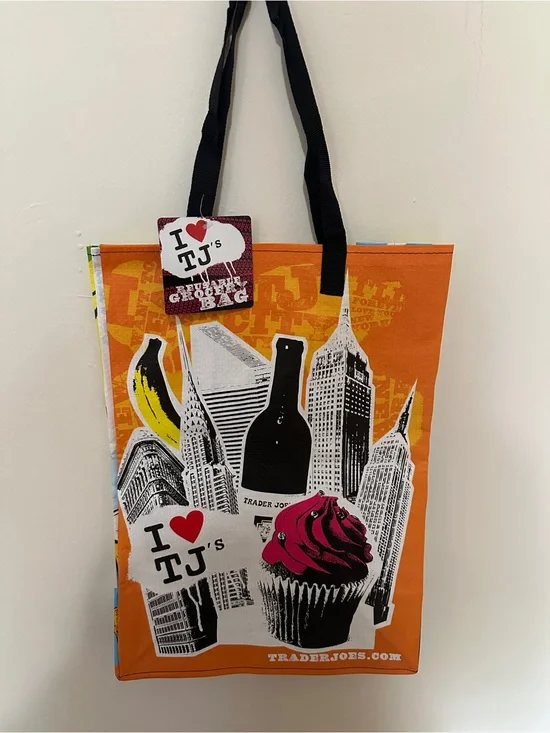 TRADER JOES COLLECTABLE TOTE - NEW YORK