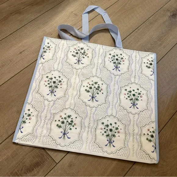 Homegoods TJMaxx Marshalls Viral Floral Bouquet Bow Print Shopper Tote Bag NWOT