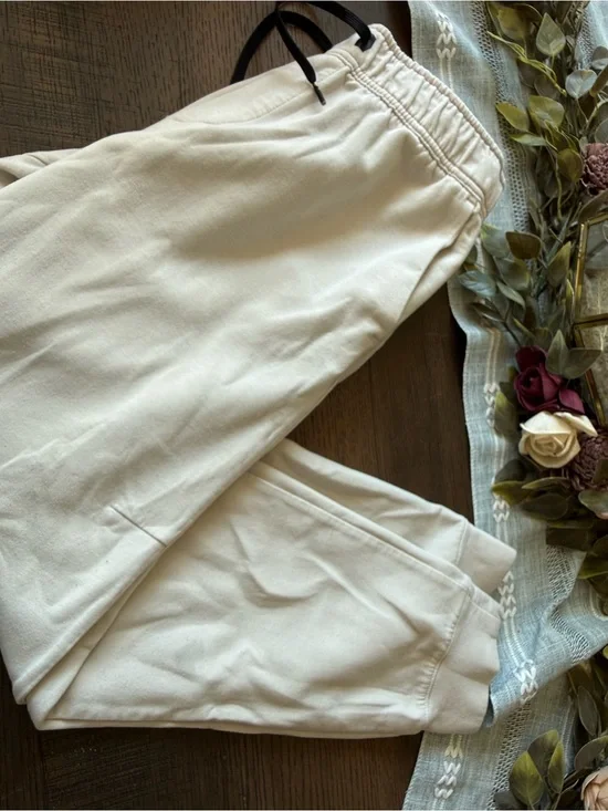 Members mark cream sweatpants size medium