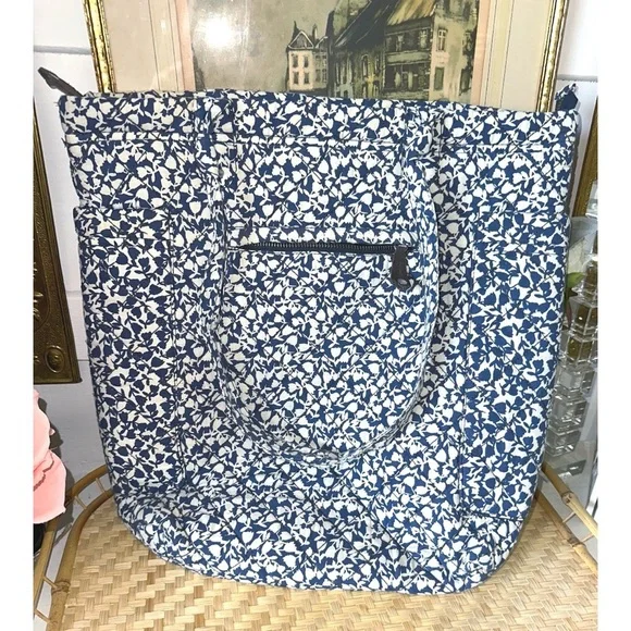American Eagle Blue & White floral print quilted tote bag