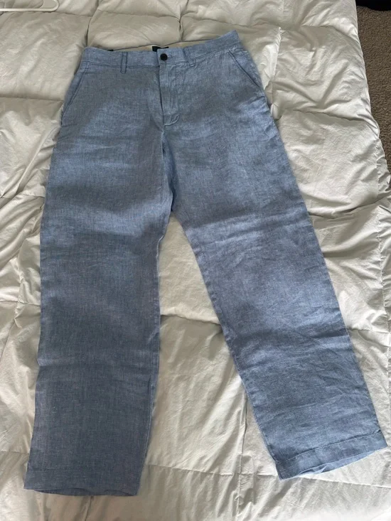 J Crew men’s Classic-fit linen trouser in in Amalfi Blue