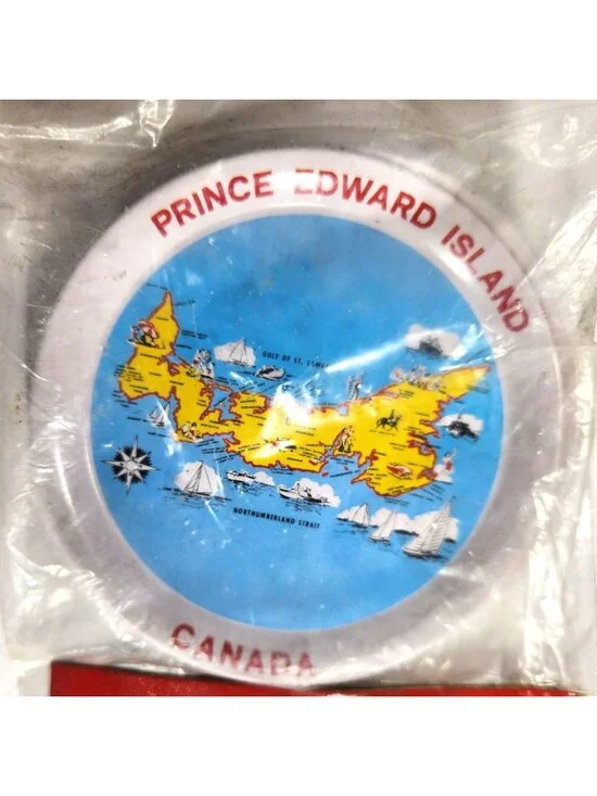 Set of Four Coasters Canada Prince Edward Island Map Gold-Tone Backing