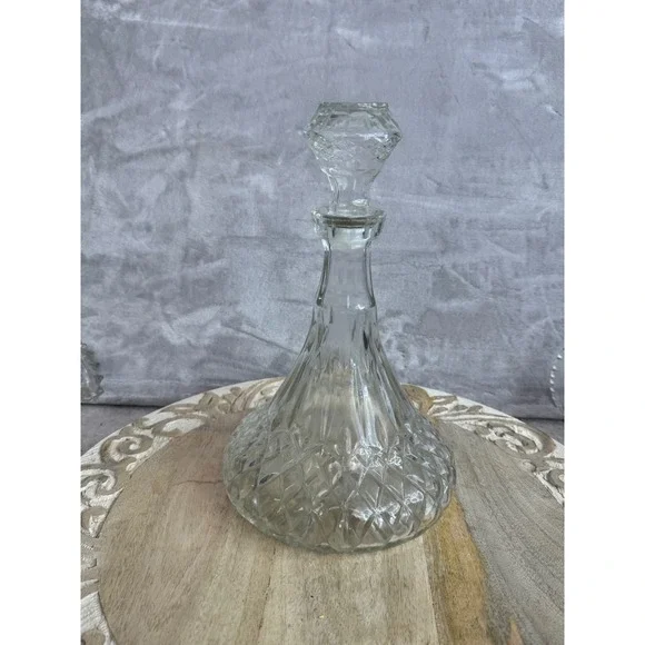 Vintage Diamond Cut Glass Decanter with Faceted Stopper Clear Barware‎ 11 Inch