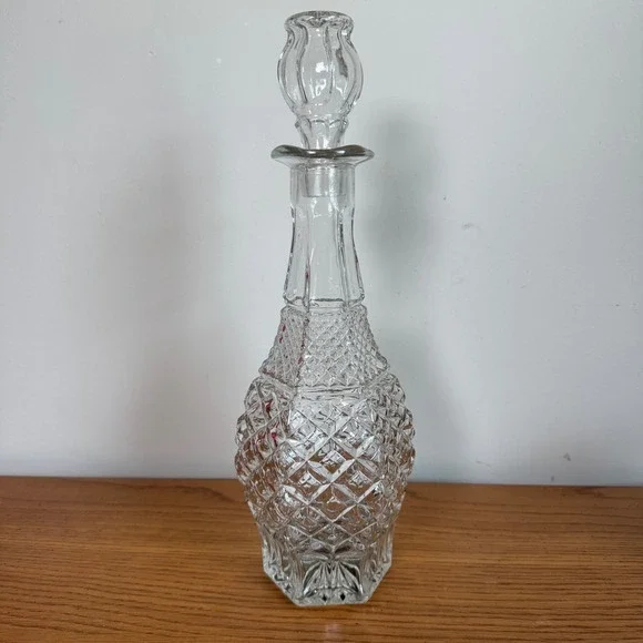 Vintage Cut Glass Decanter with Stopper Diamond Pattern‎ Clear Barware