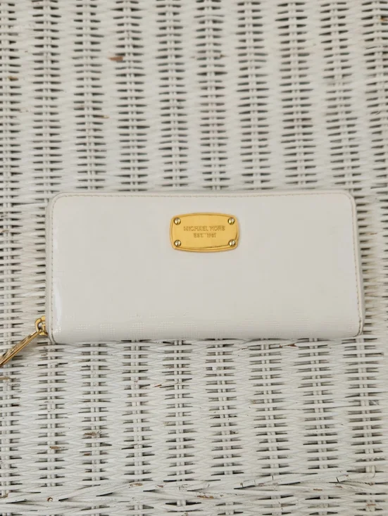 MICHAEL Michael Kors White Wallet with Gold Plaque Good Condition