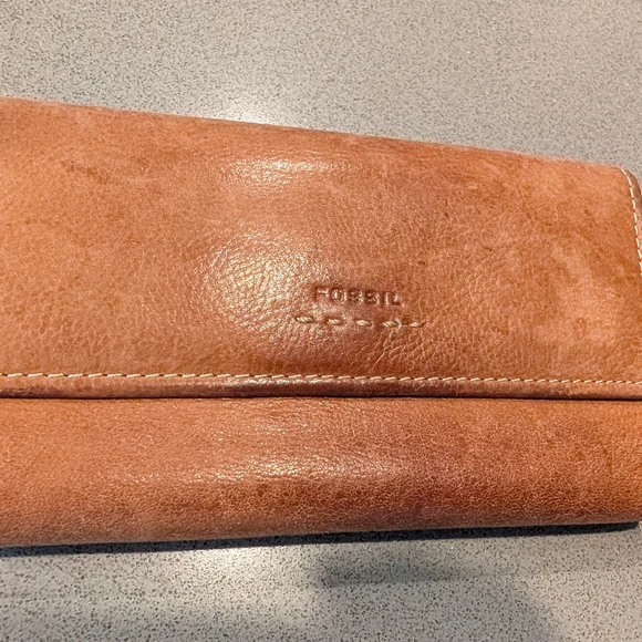 Fossil Leather Wallet in Tan Brown