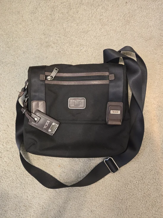 Tumi Black Crossbody Messenger Bag - Black Unisex