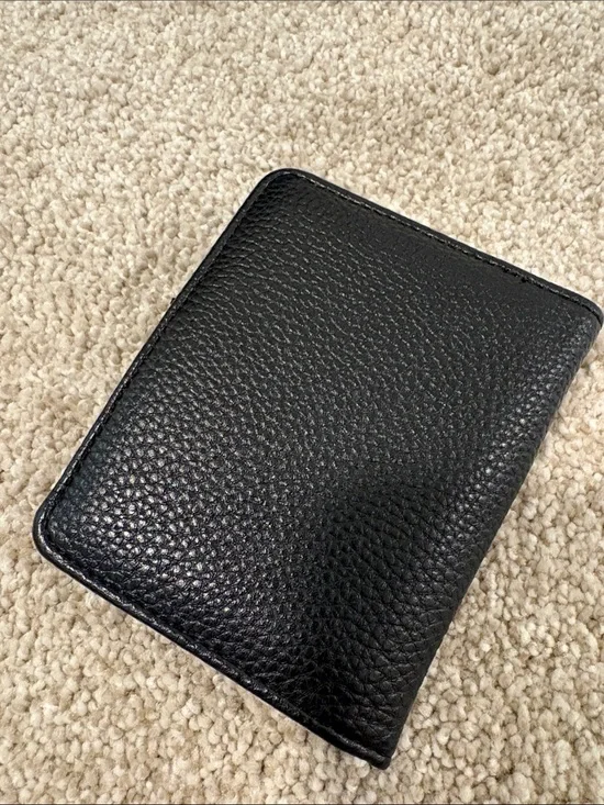 Classic Black Leather Bi-Fold Wallet - Unbranded