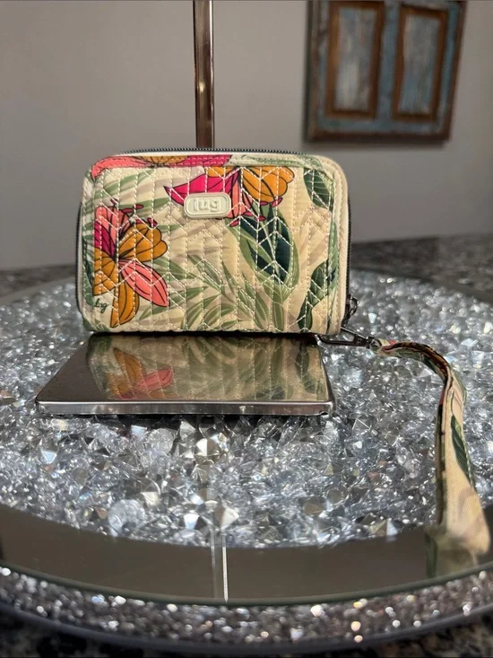 lug rodeo Quilted tropical Floral Wristlet in Cream, Green & Pink