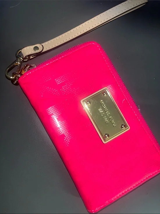 Hot Pink Patent Wristlet with Gold Plate