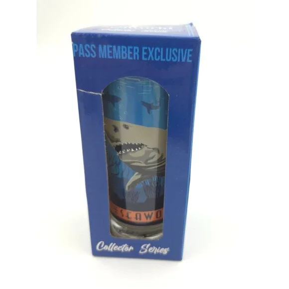 SEA WORLD Orlando Florida Tall Ceramic Glass NEW IN BOX PASS HOLDER EXCLUSIVE