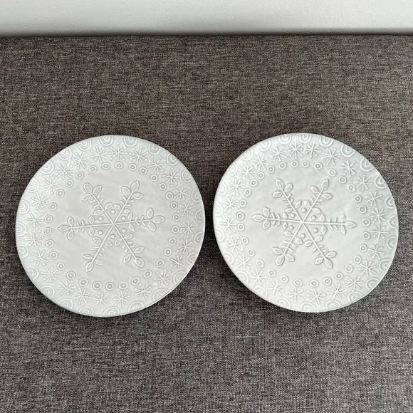 Crate & Barrel Light Grey White Snowflake Pattern Salad Plates Set of 2 RARE