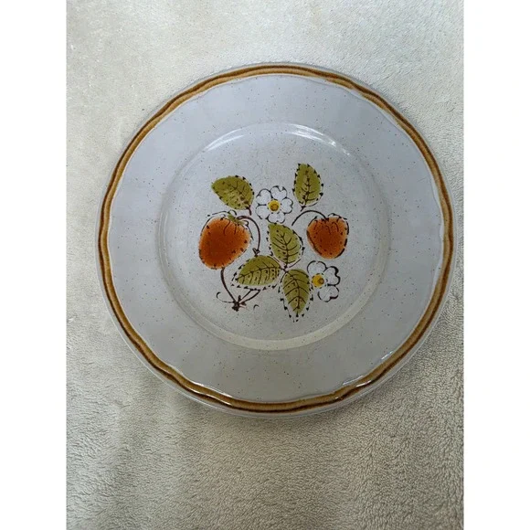 Americana Hearthside Berries n Cream Stoneware Plate Handpainted Japan Vintage