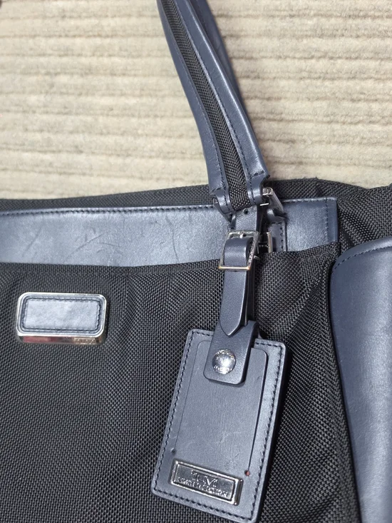 Tumi Jarvis Tote 22508DNY. Japan Exclusive. Rare Model. Navy Leather/Blk Ballist