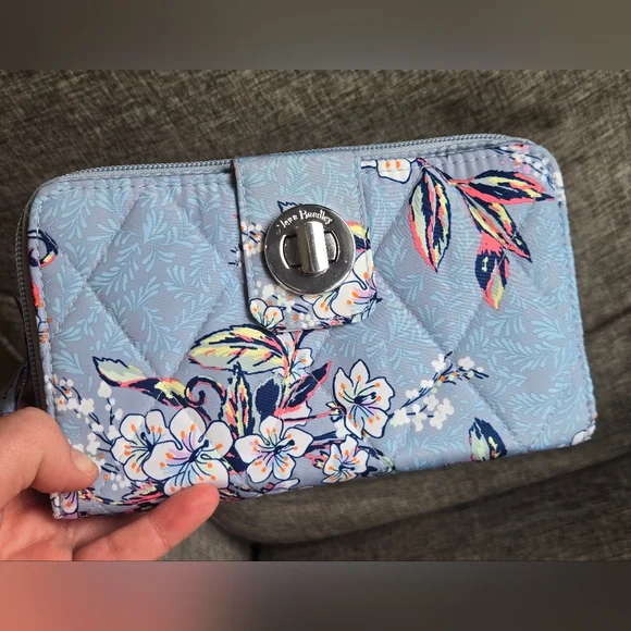 Vera Bradley Ultralight RFID Turnlock Wallet Cherry Blossoms New Without Tags