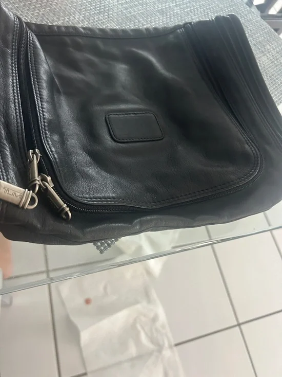 Tumi Men's Black Leather carry travel bag