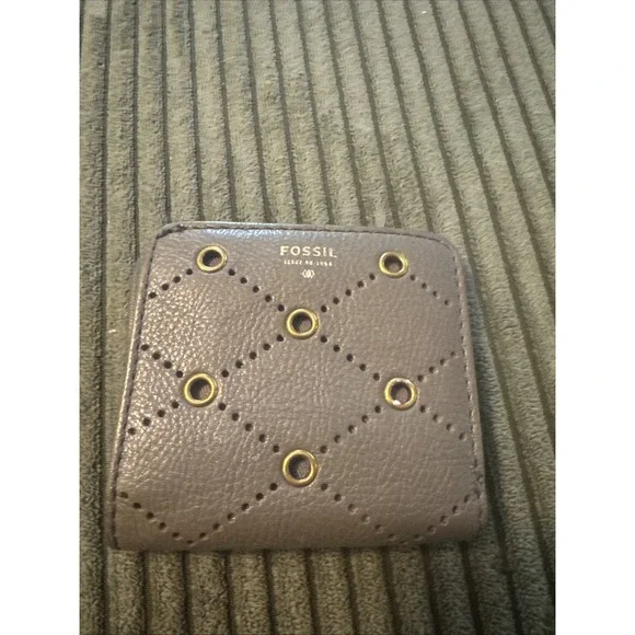 Fossil Women's Bifold Pebble Leather Wallet Grey Snap Close Rivets
