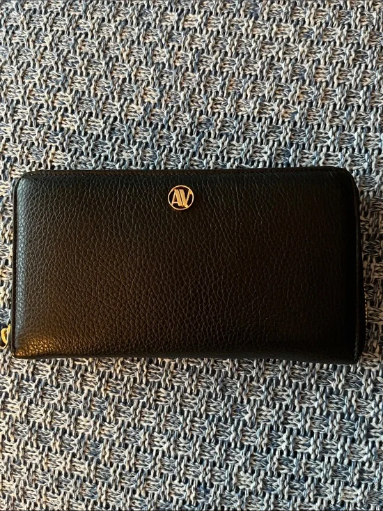 ANNA VIRGILI Black Pebbled Leather Zip Wallet NWT