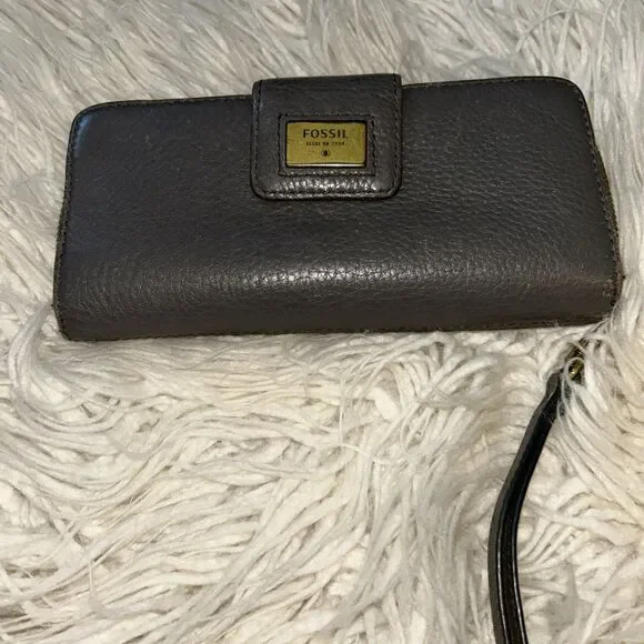 Charcoal Grey Fossil Leather Wallet with Wrist Strap Lots Of Storage