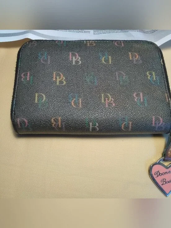 Lo. New Dooney & Bourke Black Pebbled Zip Wallet W/ Rainbow DB Monogram