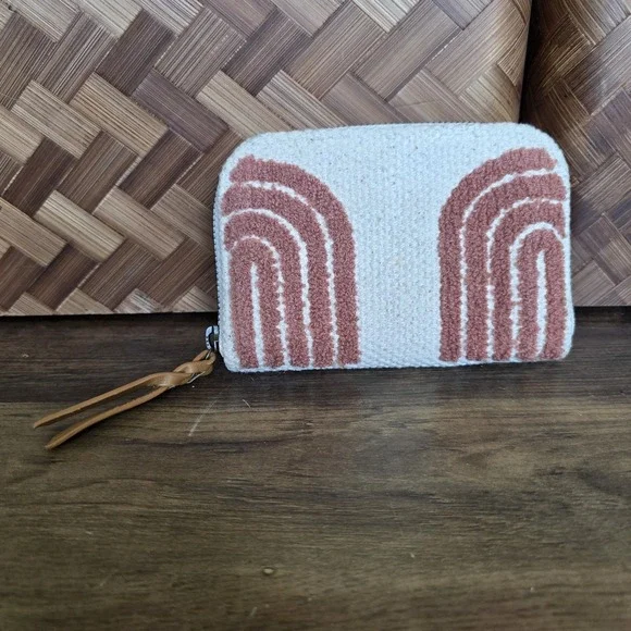 Universal Threads Goods Co. Off-White & Pinkish Brown Zipper Close Wallet Small