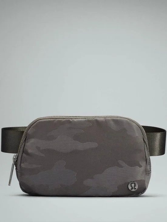 Lululemon Everywhere Belt Bag Unisex Heritage Camo Max Rover White Opal
