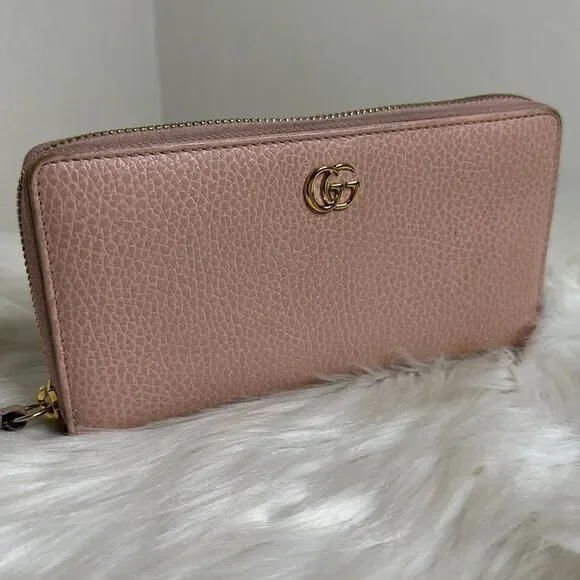 💯 Authentic Gucci GG Long Zipped Around Leather Wallet 🍀