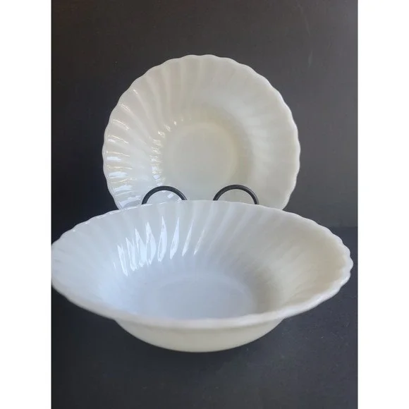 Set of‎ 2 Anchor Hocking Milk Glass Swirl Bowls White Scalloped 8.5